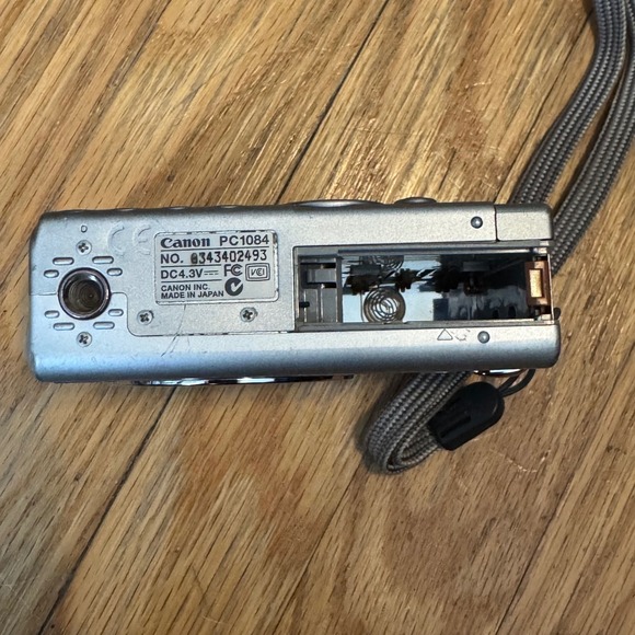 Canon Digital IXUS 500 PC1084 5.0MP Digital Camera Silver 3x OZ UNTESTED - Picture 5 of 9